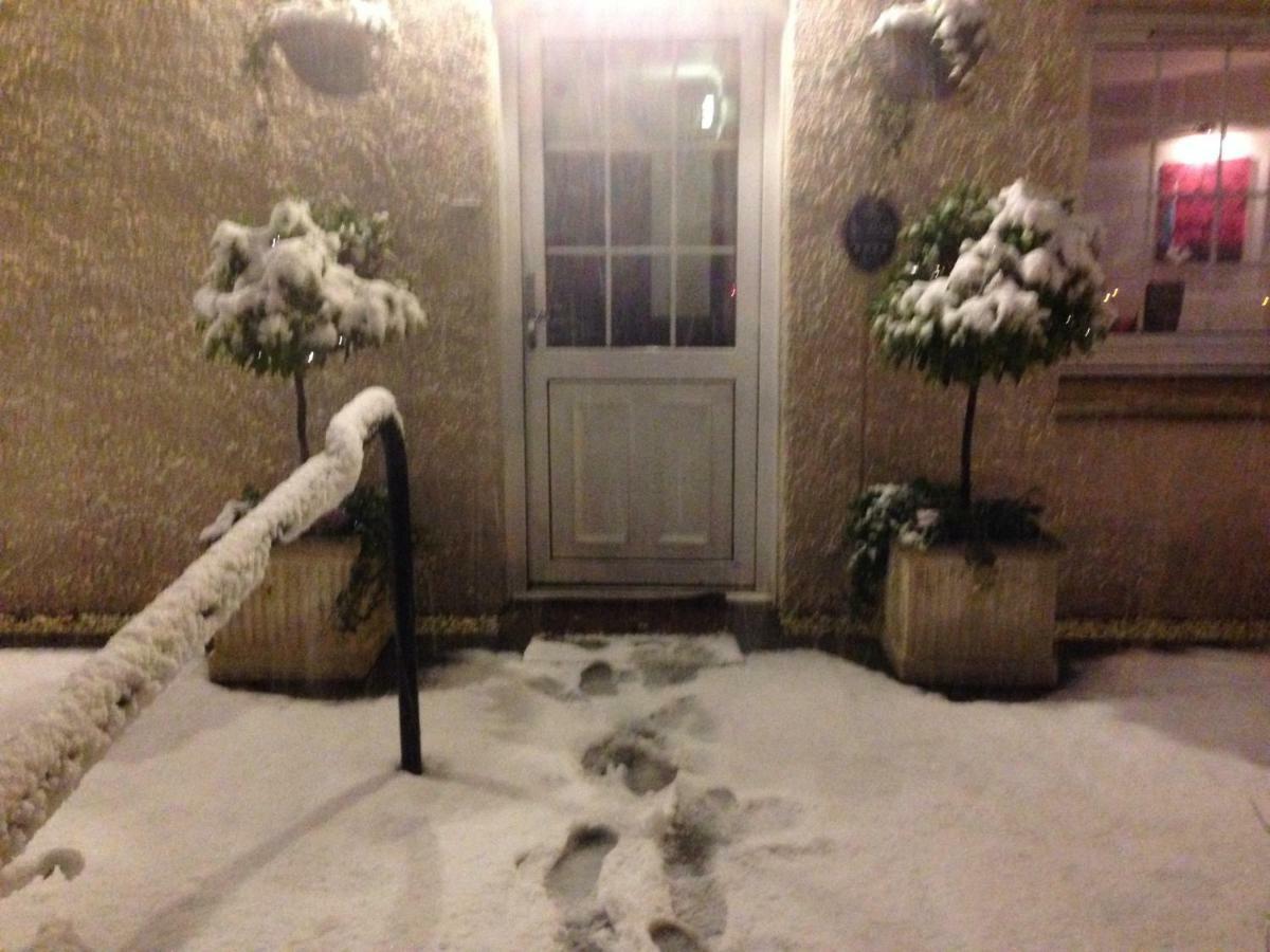 Aaron Glen Guest House Loanhead Esterno foto